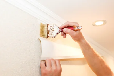 Pose de papier peint à Montfalcon — revêtements muraux et toiles de verre